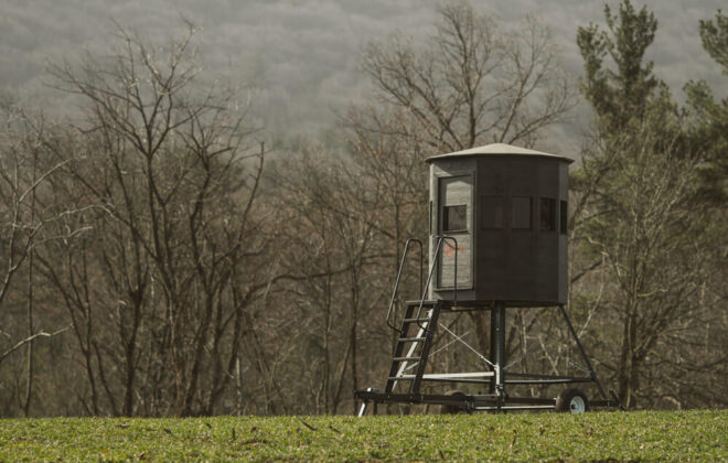 360 hunting blinds 360 outfitter model on tower and trailer