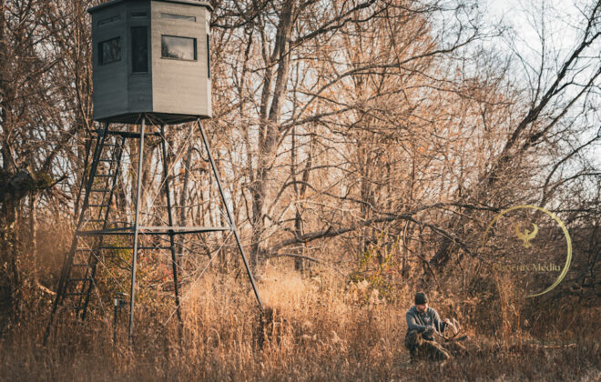 360 hunting blinds on tower with hunter